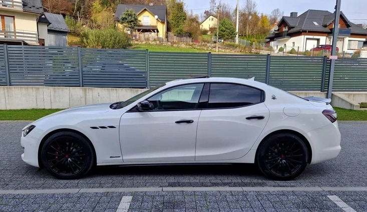 Maserati Ghibli cena 259000 przebieg: 33000, rok produkcji 2019 z Łowicz małe 781